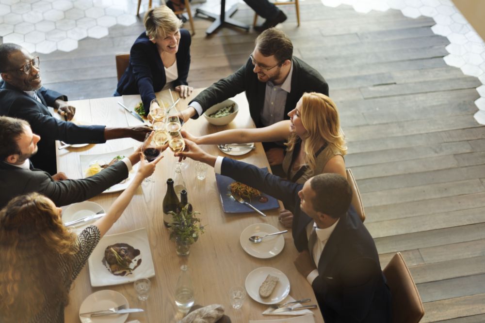 Repas de Groupe et d'Entreprise - Partagez des Moments Uniques ! 🍽️👥
